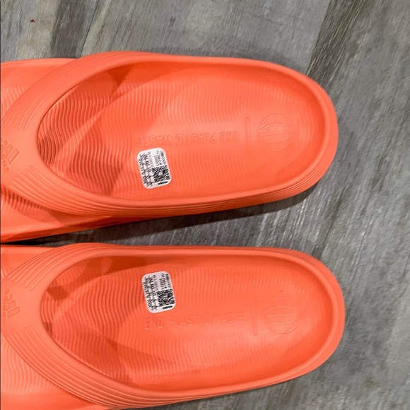 Adidas flip-flops 🩴 sandals size mens 7 Vibrant Orange Flip Flops - Picture 5 of 10